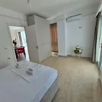 Guest - Sea Breeze Apartments-sea View