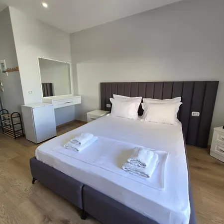 Guest - Sea Breeze Apartments-sea View